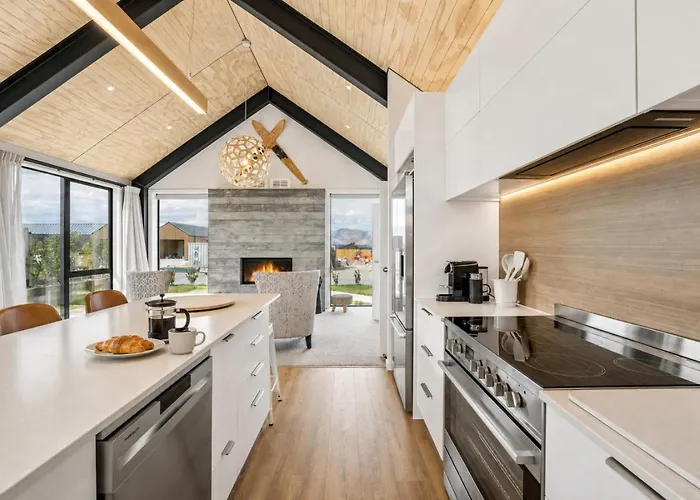 Northlake Escape | Sunny, Stylish & Easy Living Wanaka