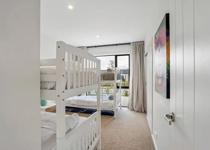 Northlake Escape | Sunny, Stylish & Easy Living Wanaka