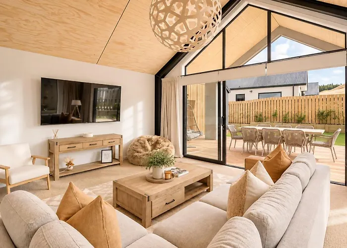 Northlake Escape | Sunny, Stylish & Easy Living Holiday home