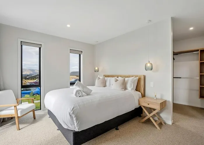 Northlake Escape | Sunny, Stylish & Easy Living Wanaka