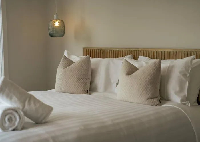Northlake Escape | Sunny, Stylish & Easy Living Wanaka