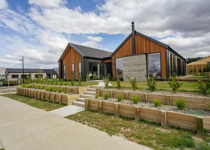 Northlake Escape | Sunny, Stylish & Easy Living Wanaka